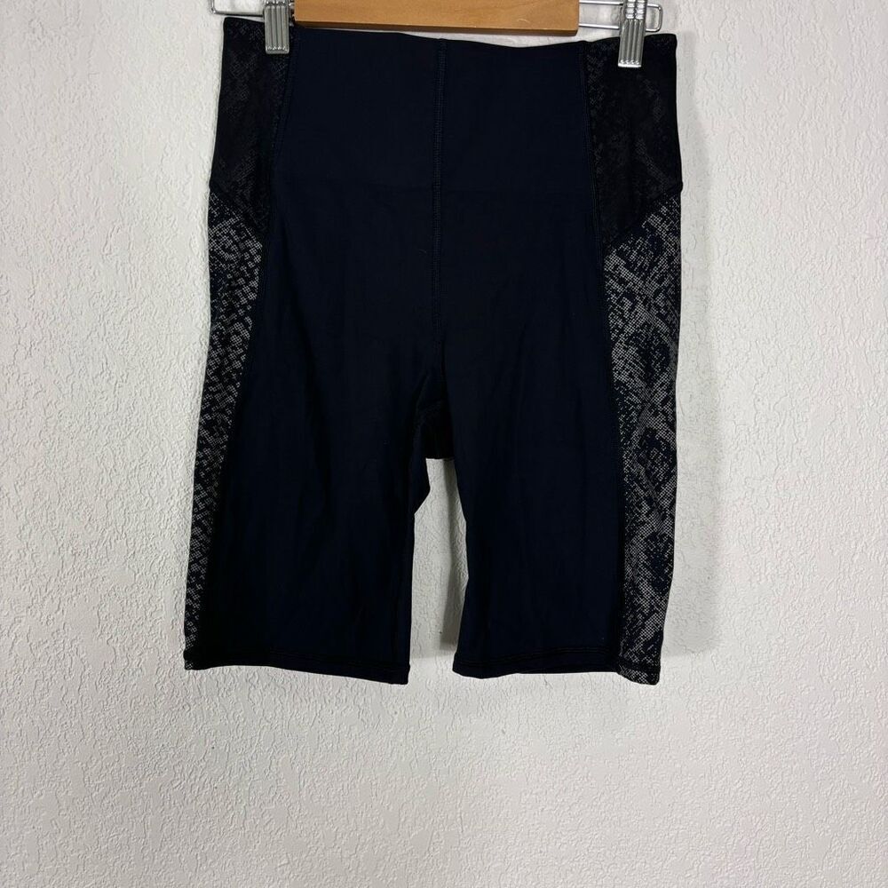 Athleta Black with Grey Patterned Stay Fly High Waisted Biker Shorts Size Small